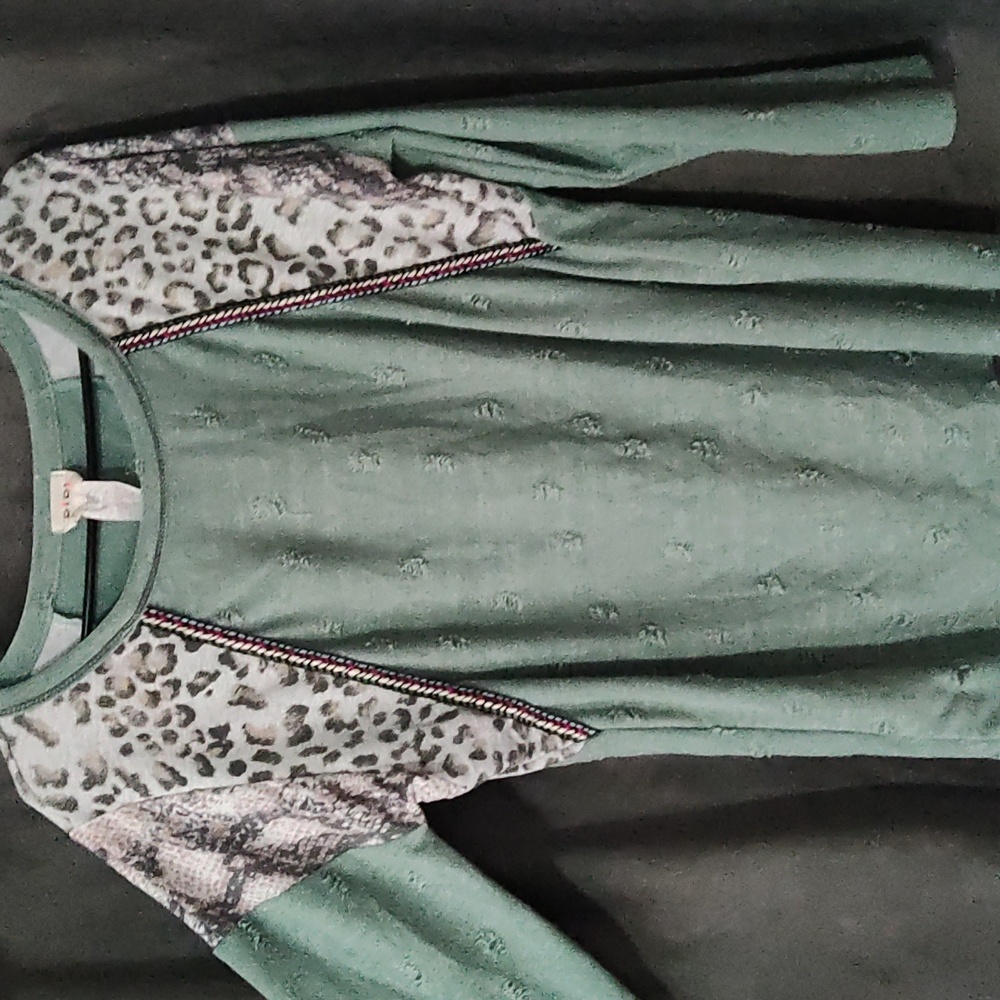 BiBi Leopard Accent Long Sleeve